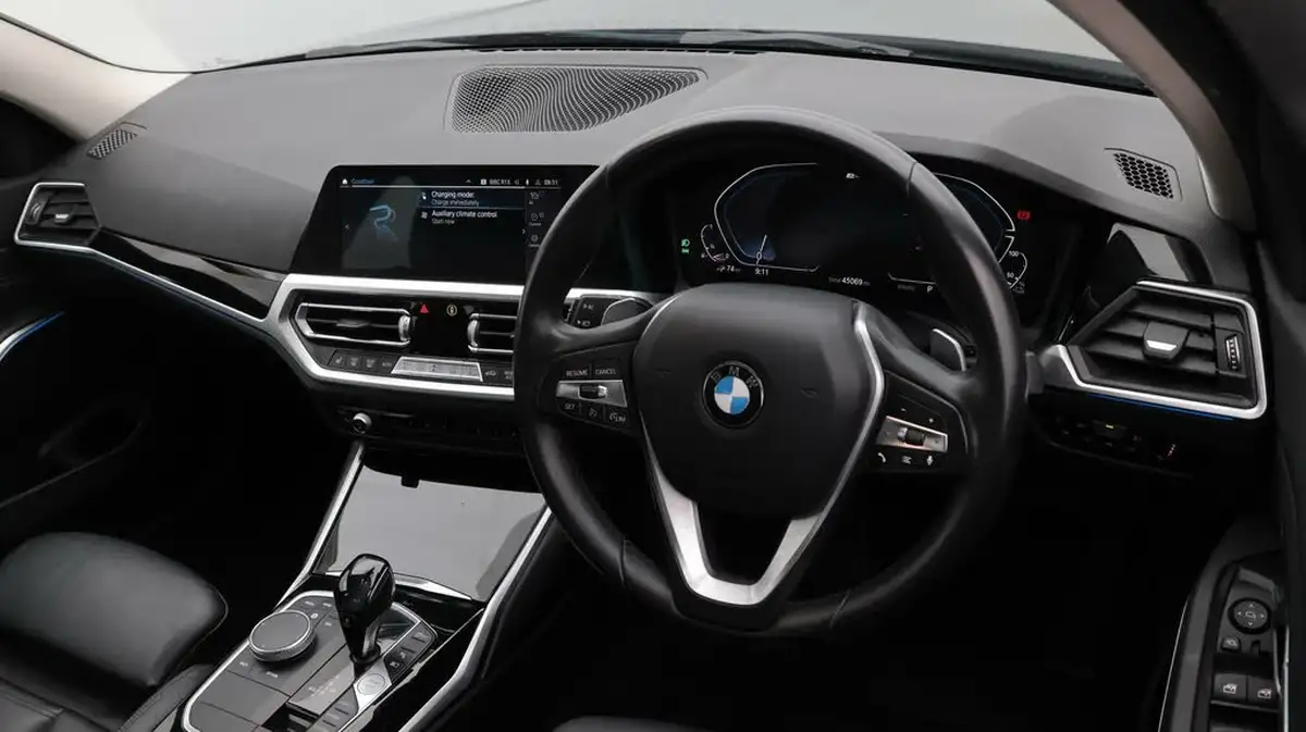 2020-bmw-3-series-20-330e-sport-pro-saloon-4d-big-9