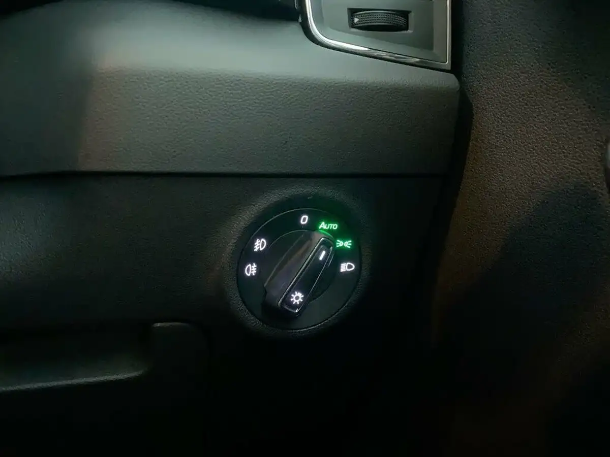 2020-skoda-karoq-15-tsi-se-l-dsg-big-22