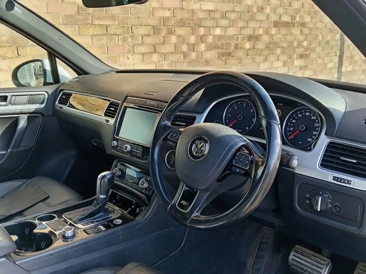 2017-volkswagen-touareg-30tdi-r-line-plus-262ps-bmtss-2967cc-big-5
