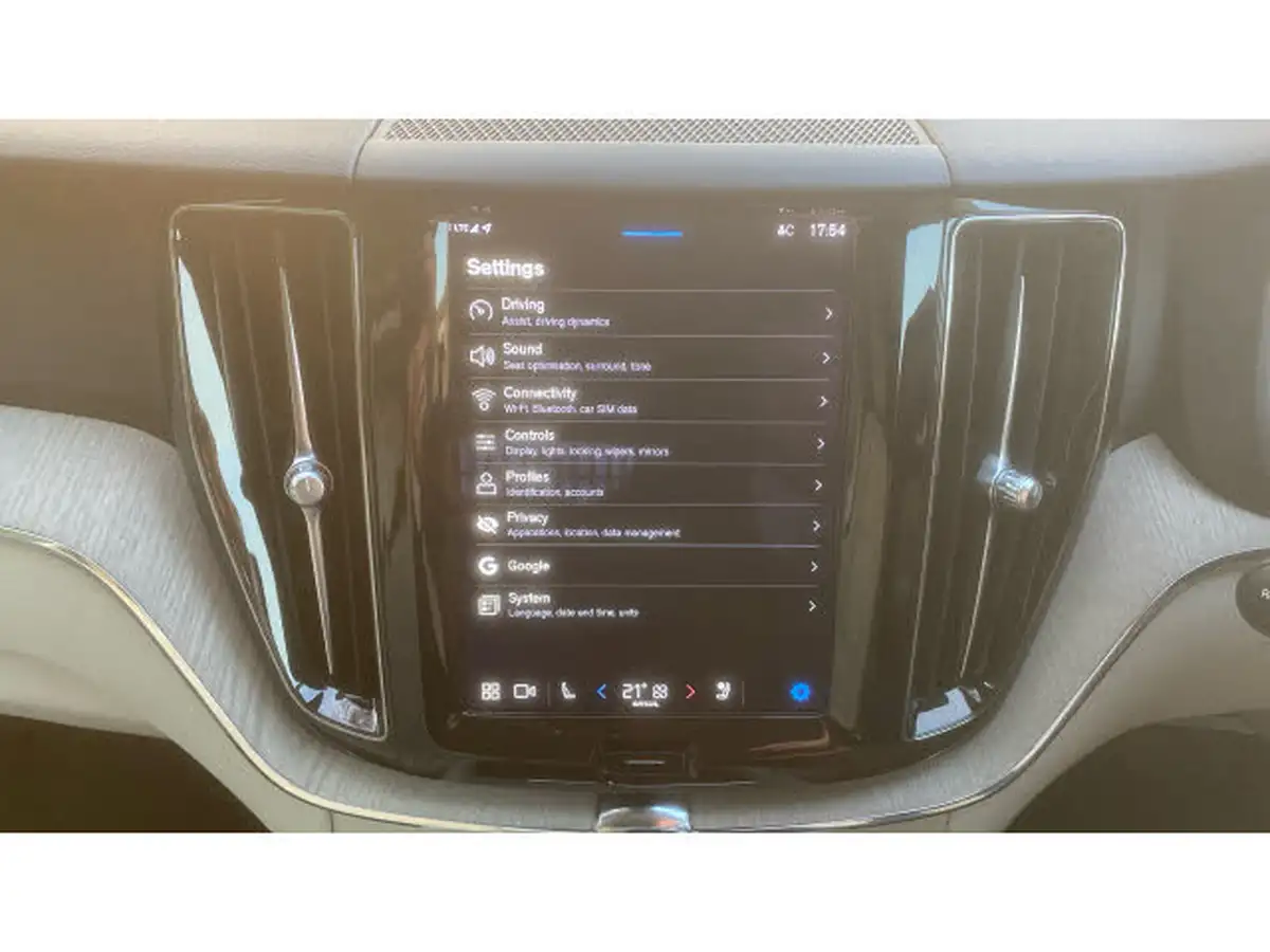 2022-volvo-xc60-20td-b4-plus-big-20