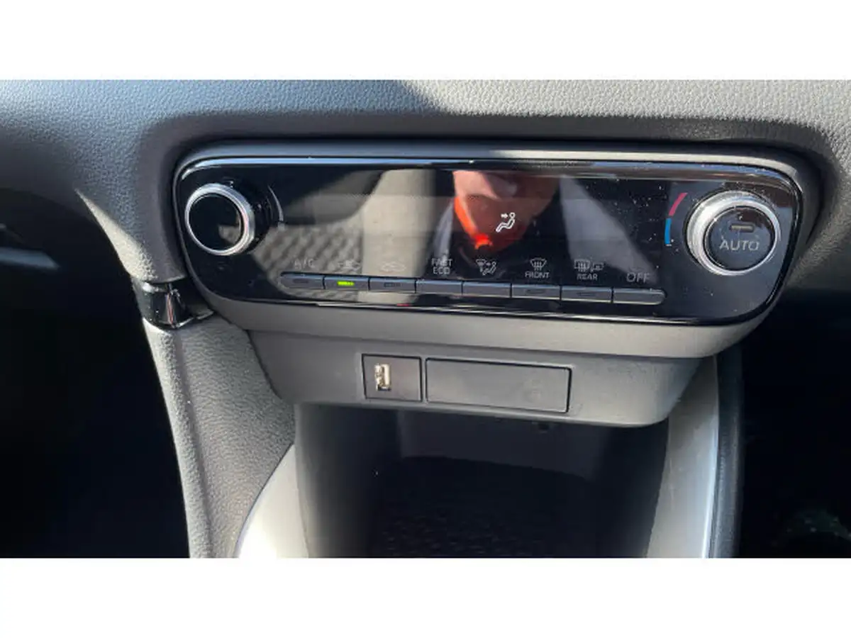 2023-toyota-yaris-15-vvt-i-design-big-25