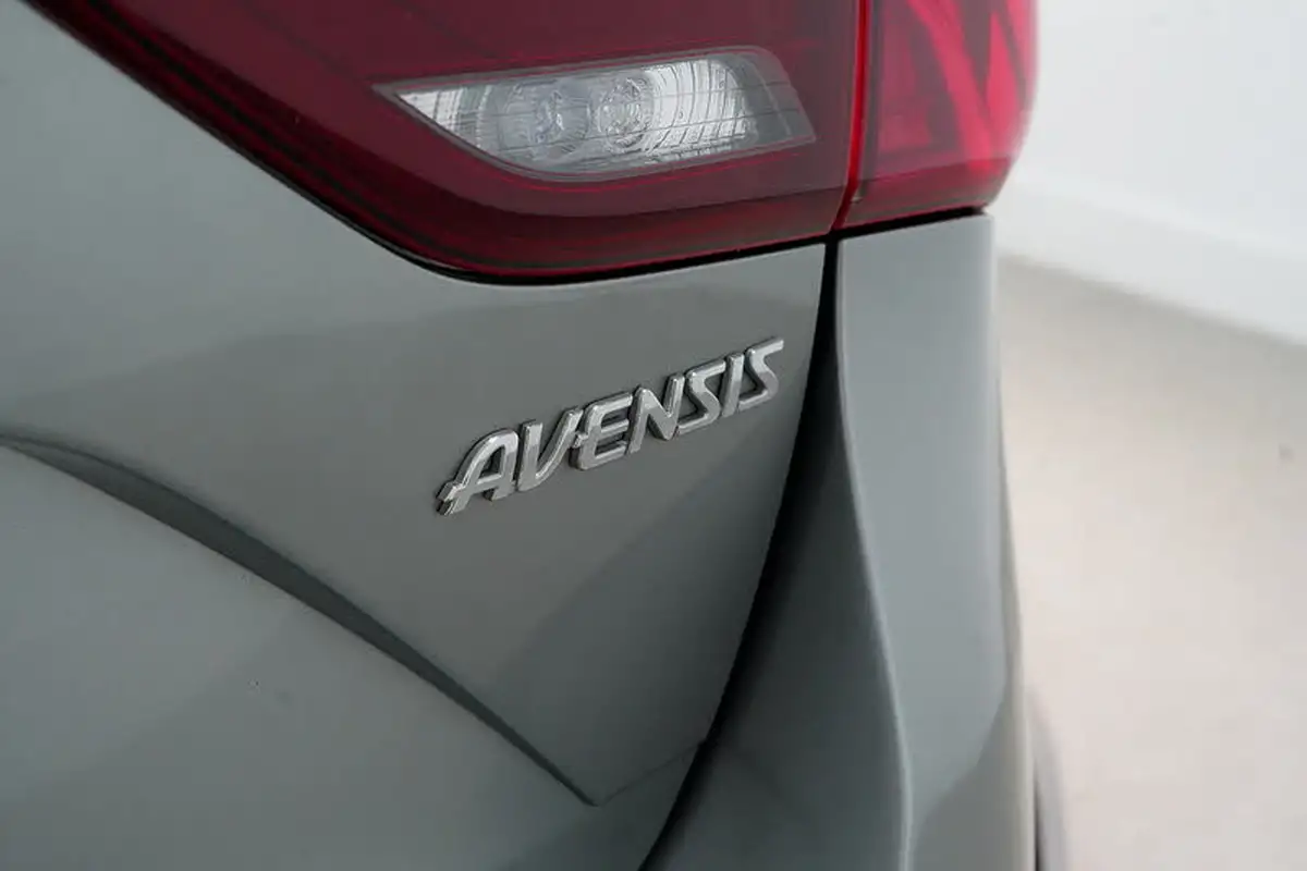2017-toyota-avensis-18-v-matic-business-edition-plus-touring-sports-5d-cvt-big-10