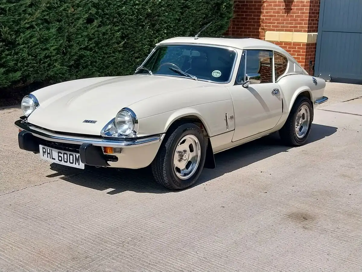 1973-triumph-gt6-20-big-35