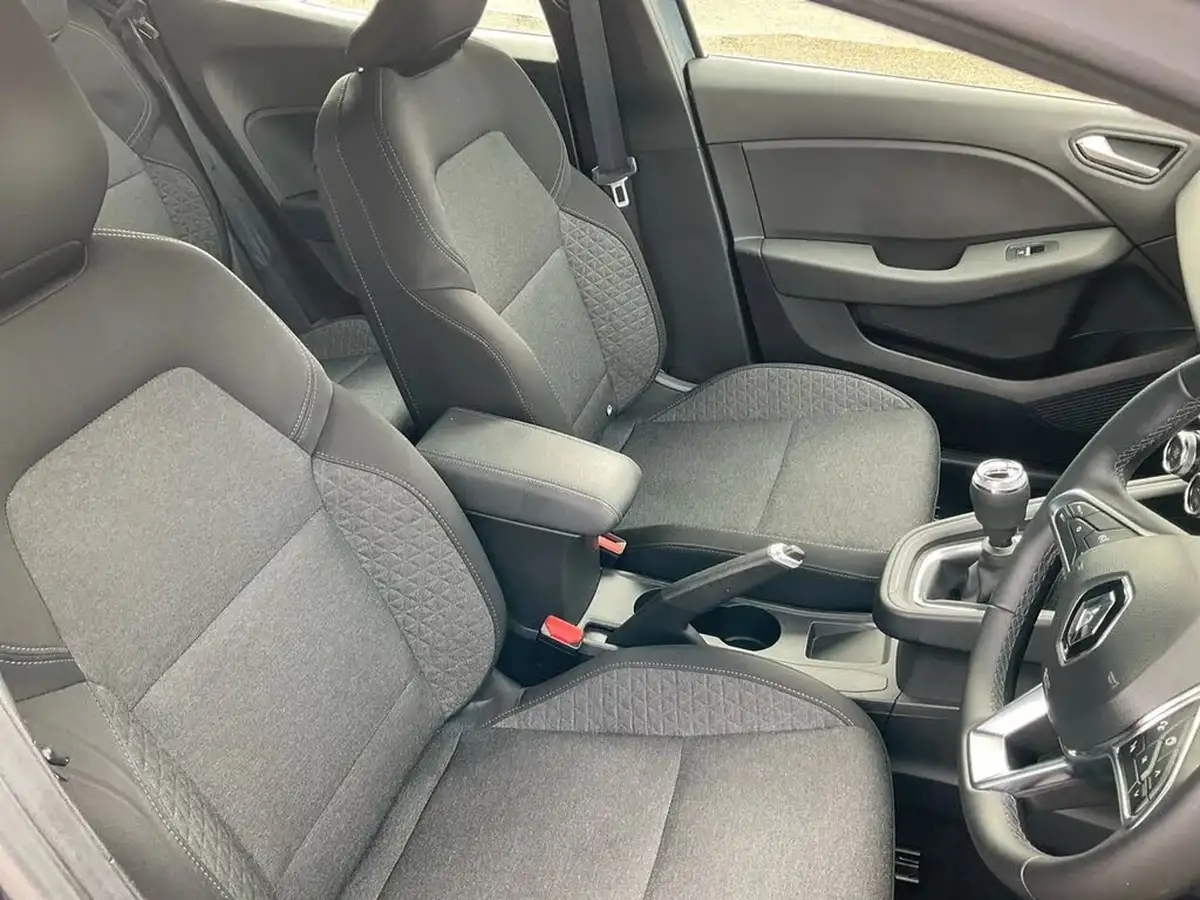 2021-renault-clio-10-tce-iconic-90ps-big-22