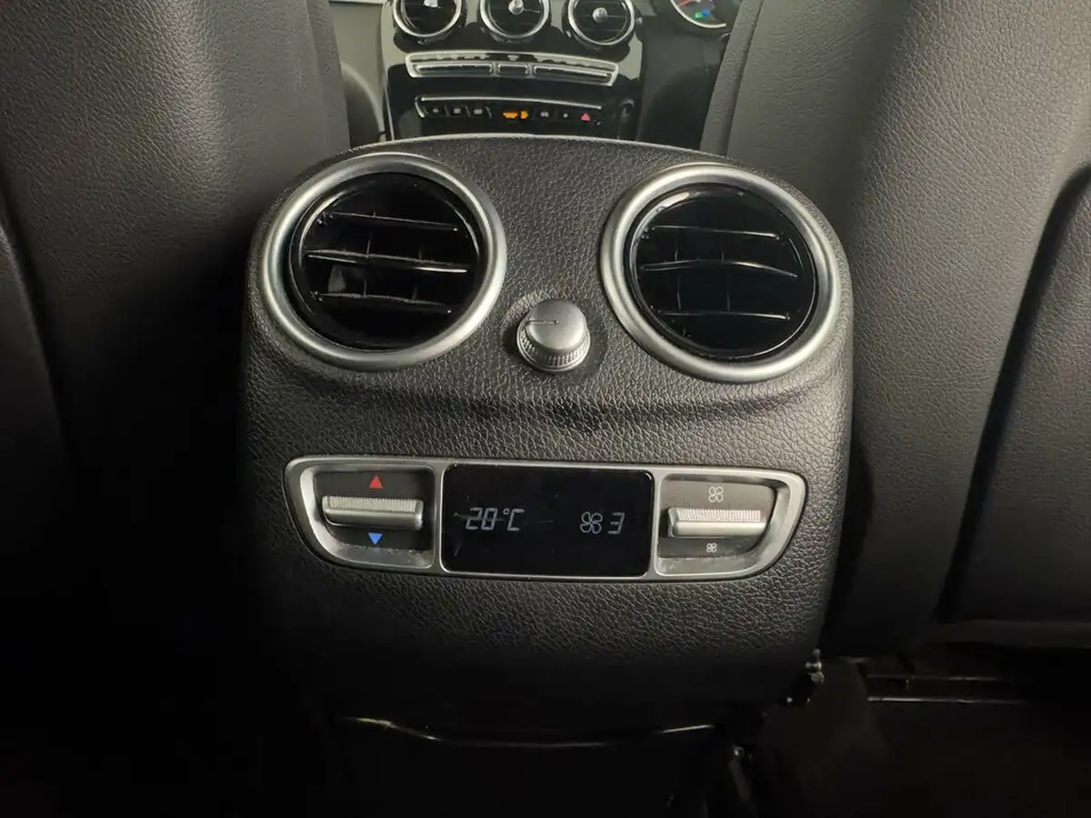 2022-mercedes-benz-glc-class-20d-glc220d-amg-line-195ps-station-wagon-5d-1950cc-4matic-plus-big-15