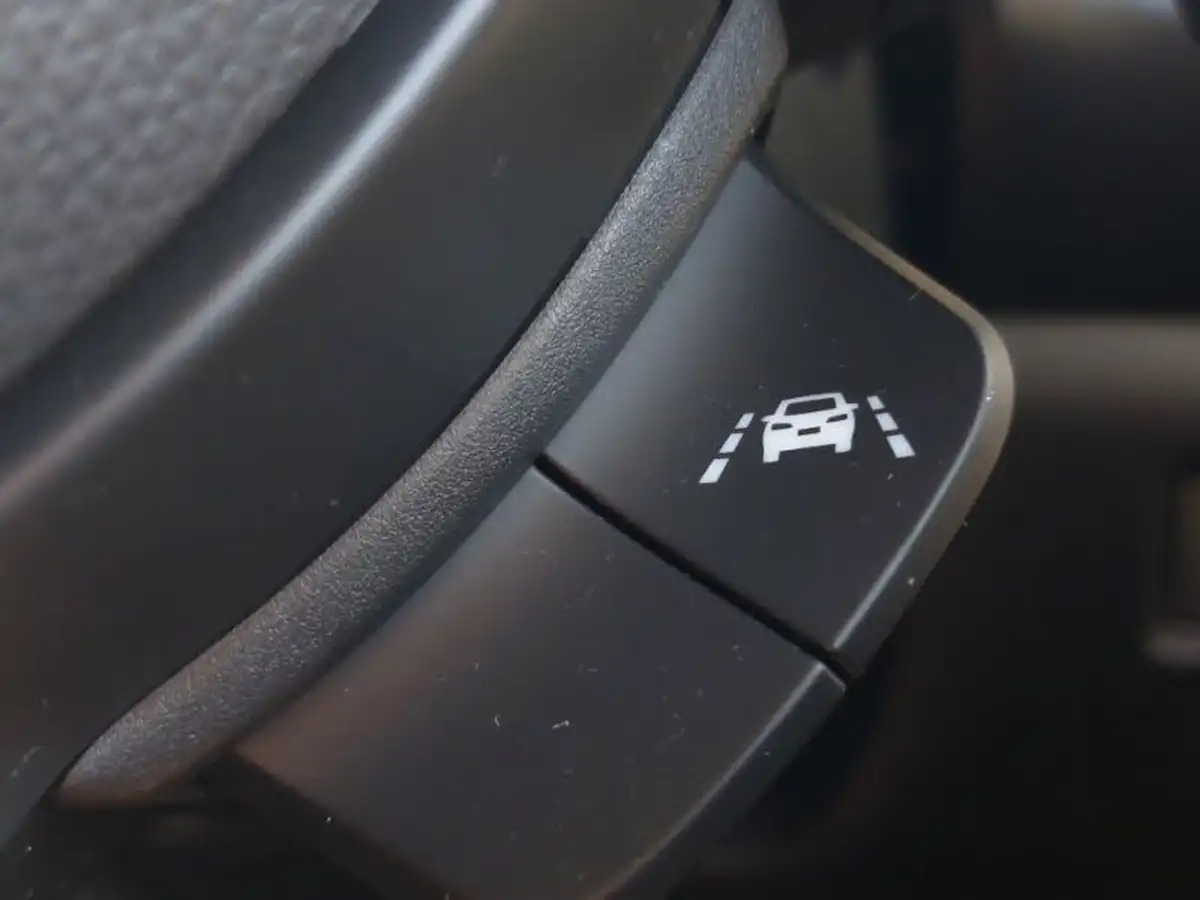 2022-suzuki-swift-12-dualjet-sz5-cvt-big-15
