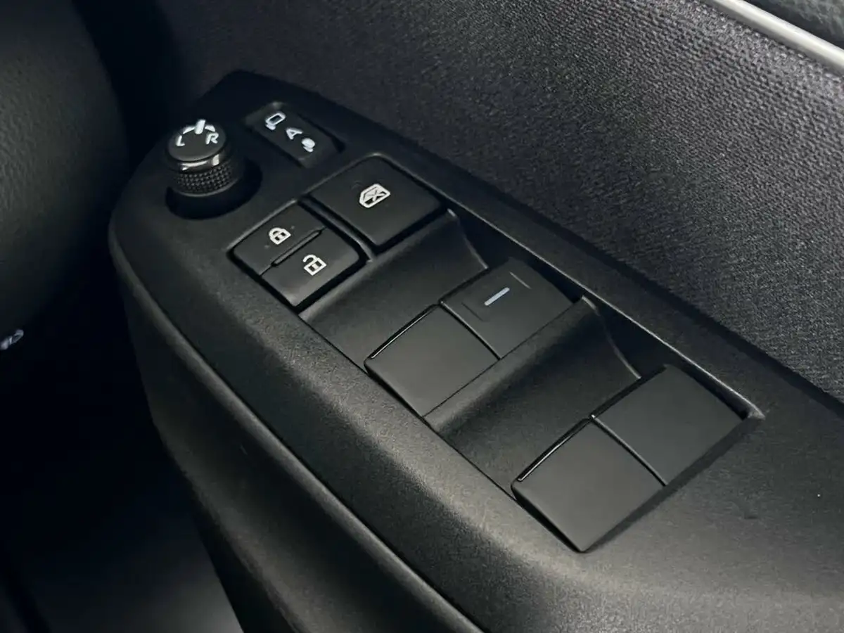 2024-mazda-mazda2-15-exclusive-line-big-27