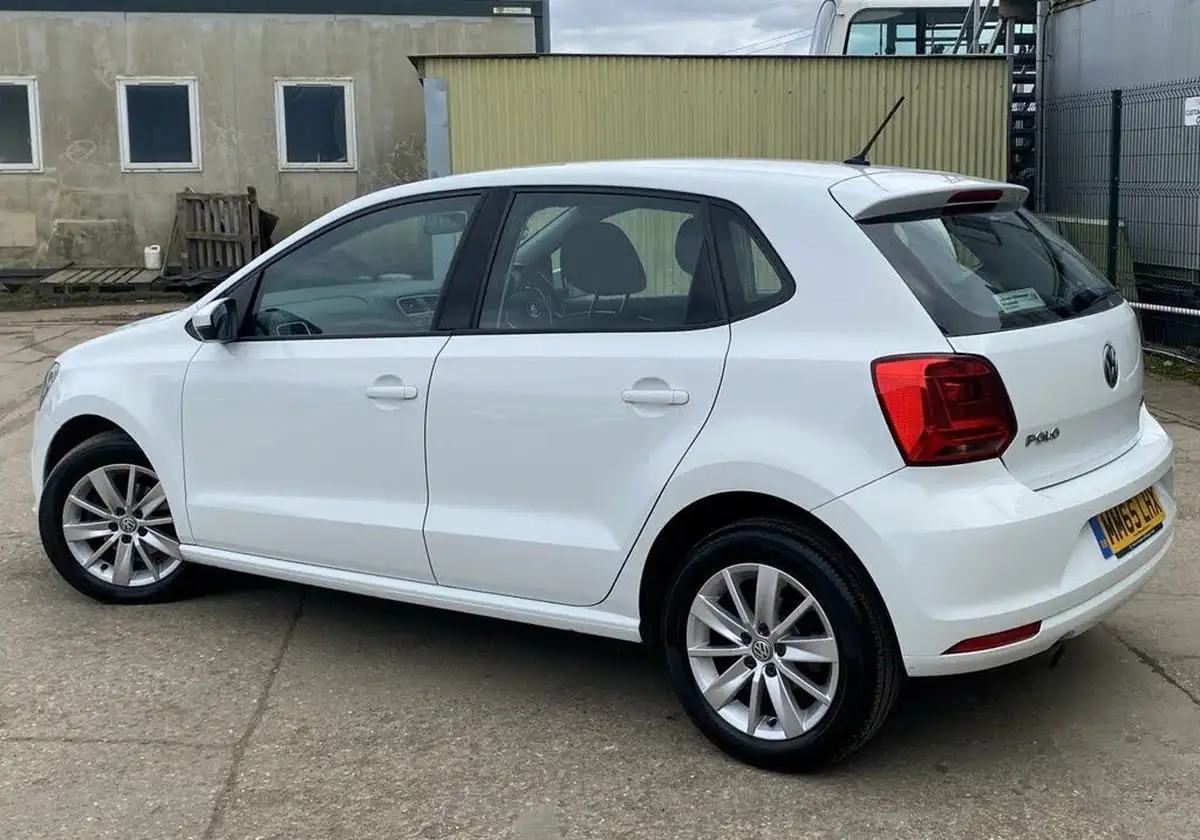 2015-volkswagen-polo-12-tsi-se-5d-big-3