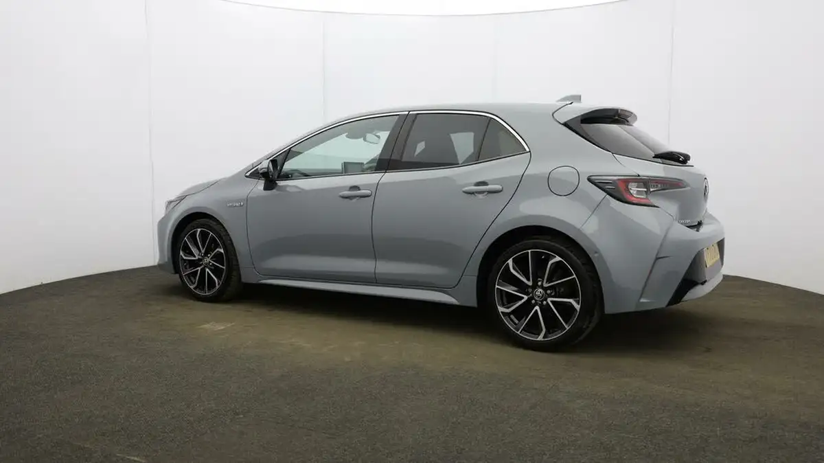 2020-toyota-corolla-18-vvt-i-excel-trk-hatchback-big-4