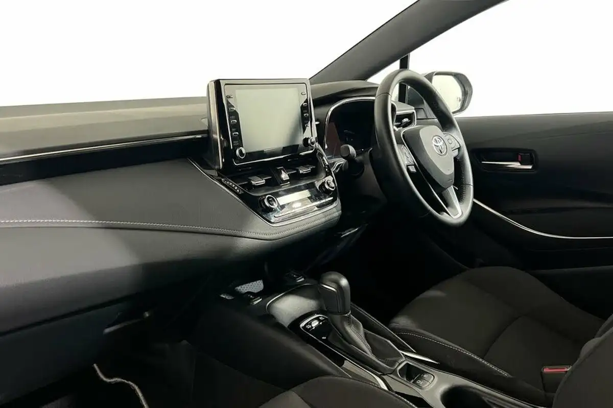 2022-toyota-corolla-18-vvt-i-icon-tech-trk-hatchback-5d-big-8