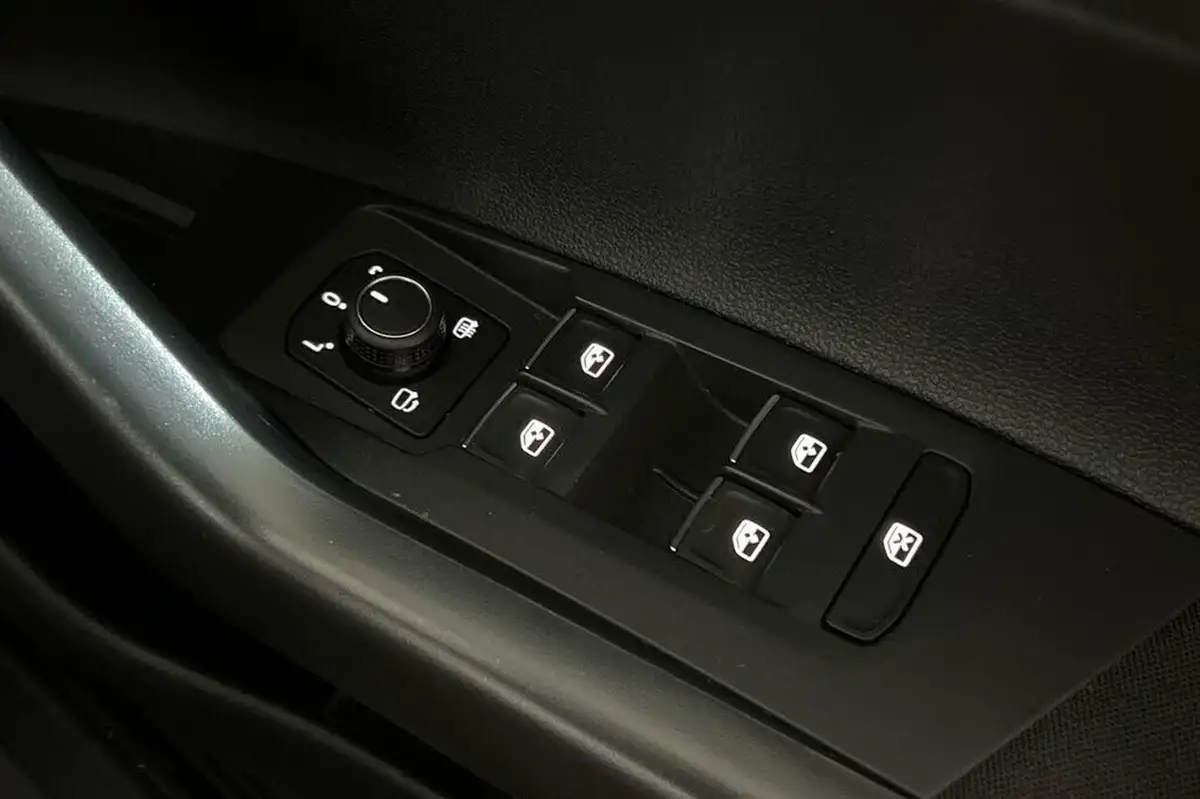 2023-volkswagen-taigo-10-tsi-r-line-big-34