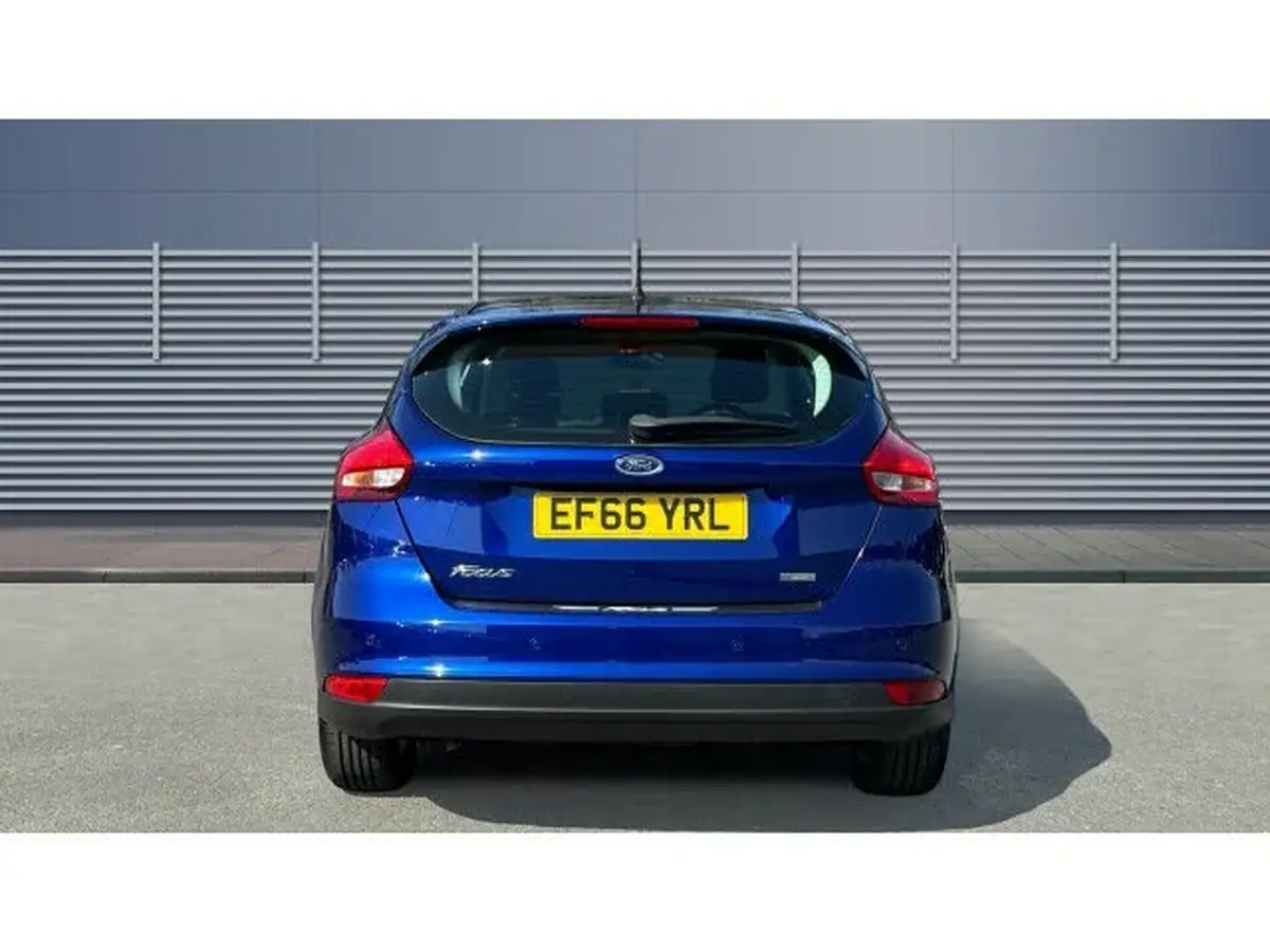 2016-ford-focus-10t-zetec-125ps-hatchback-auto-big-5