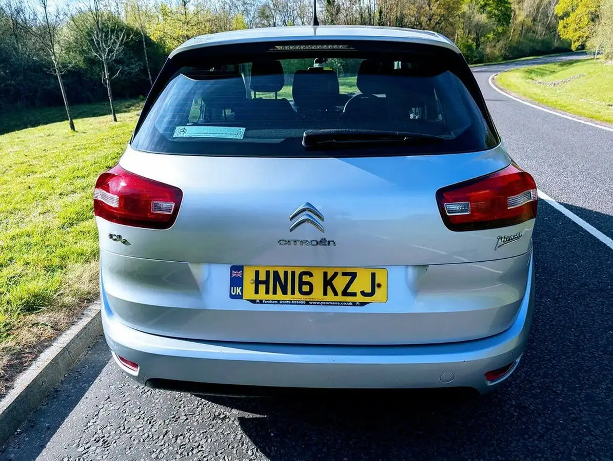 2016-citroen-c4-picasso-12-puretech-vtr-big-4