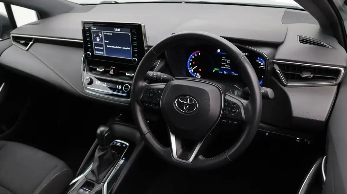 2022-toyota-corolla-18-vvt-i-icon-120bhp-trk-hatchback-5d-big-9