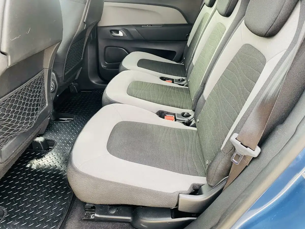 2015-citroen-c4-picasso-12-puretech-vtr-big-13