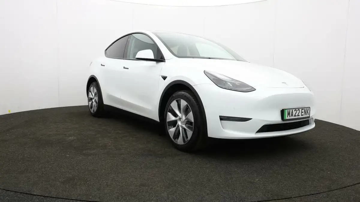 2022-tesla-model-y-e-long-range-big-41