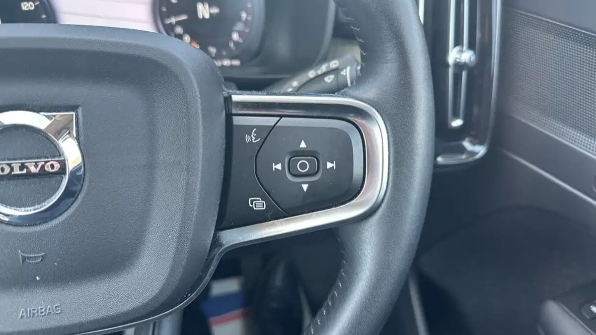 2021-volvo-xc40-15-t3-inscription-163bhp-big-18
