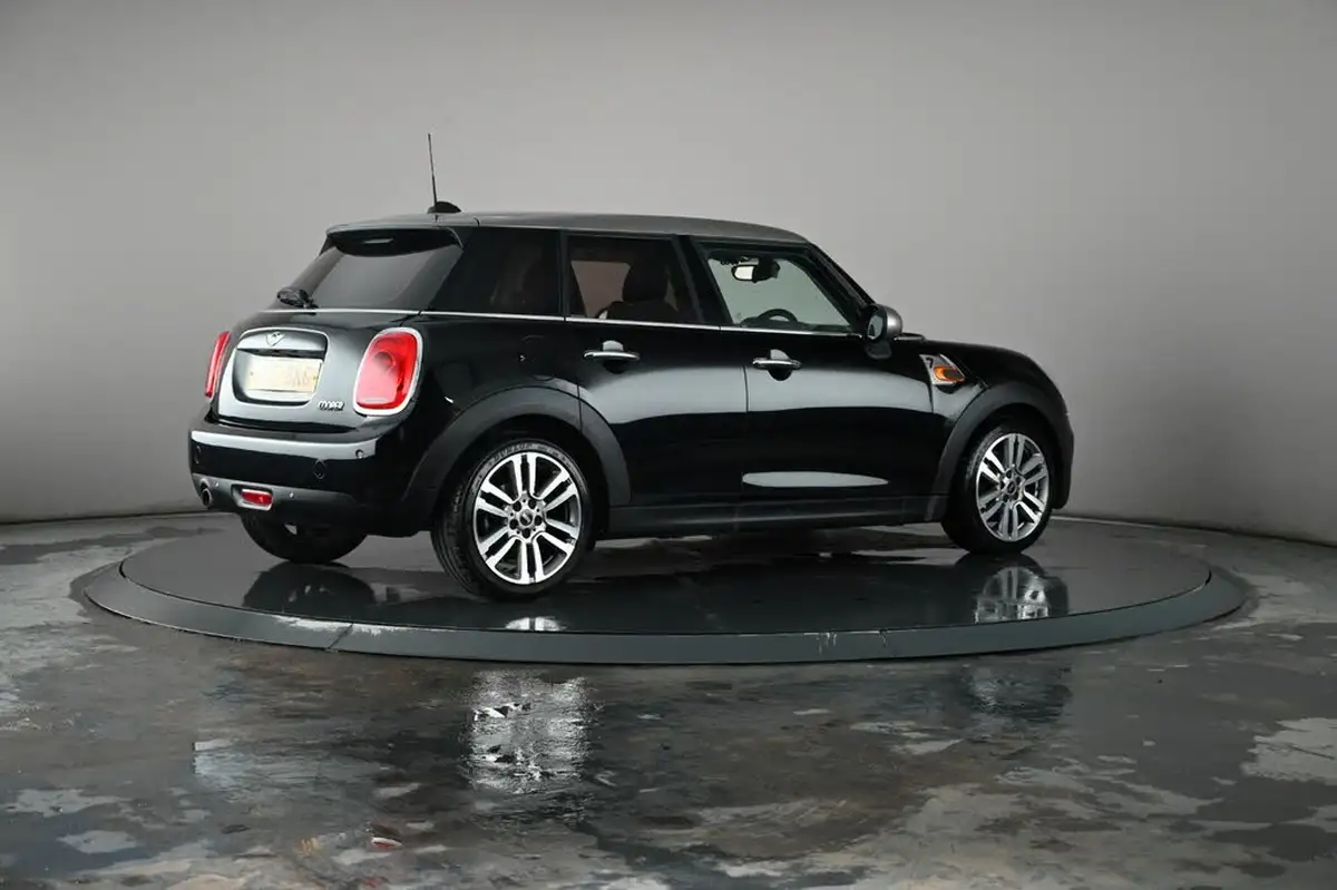 2018-mini-cooper-15-cooper-seven-5d-auto-big-23