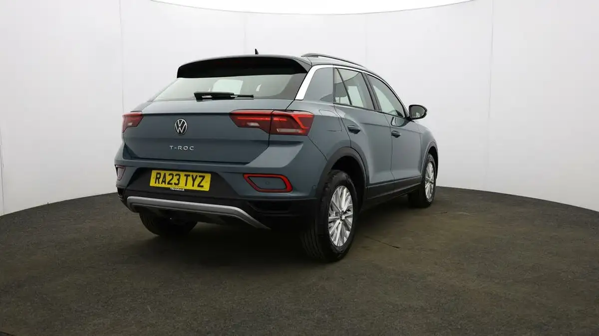 2023-volkswagen-t-roc-10-tsi-life-big-51