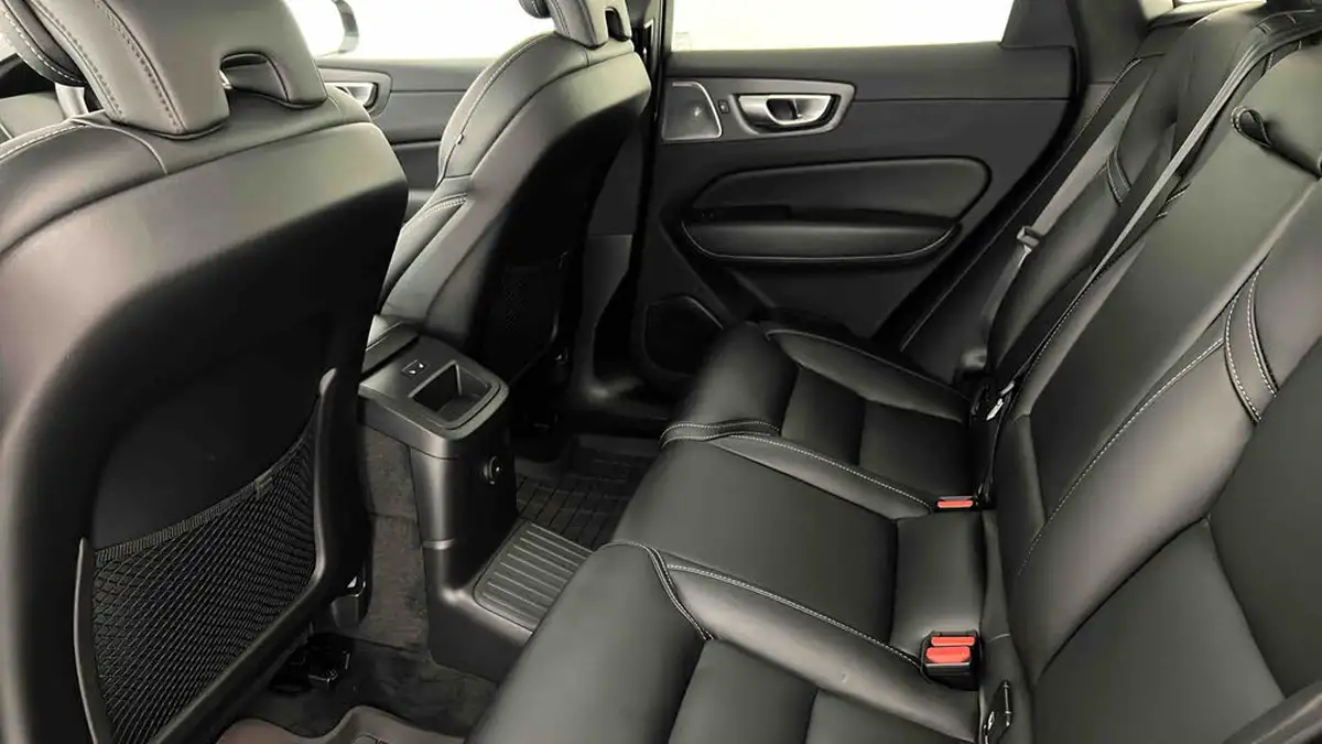 2024-volvo-xc60-20-t8-ultimate-dark-big-11
