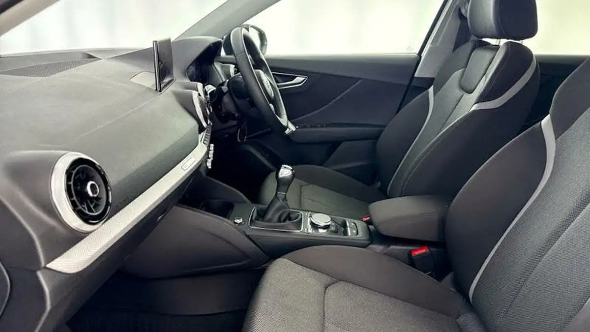 2022-audi-q2-10-30-tfsi-sport-big-39