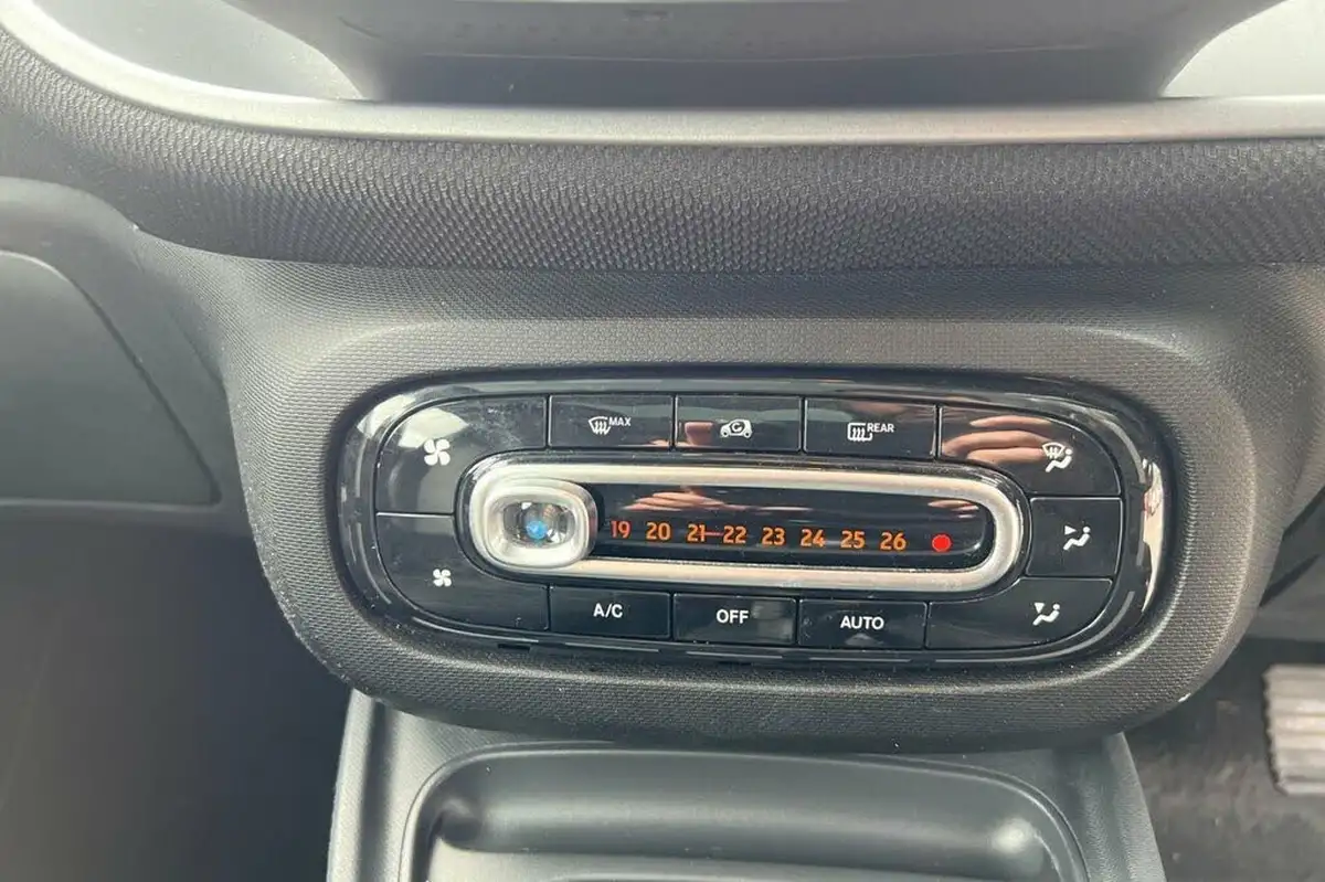 2018-smart-forfour-eq-prime-premium-plus-big-27
