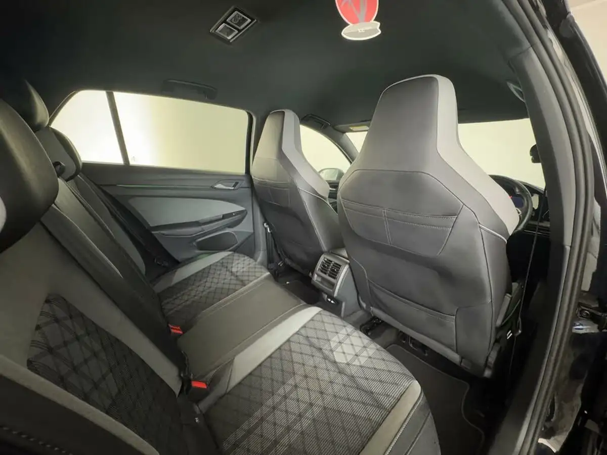 2021-volkswagen-golf-big-14