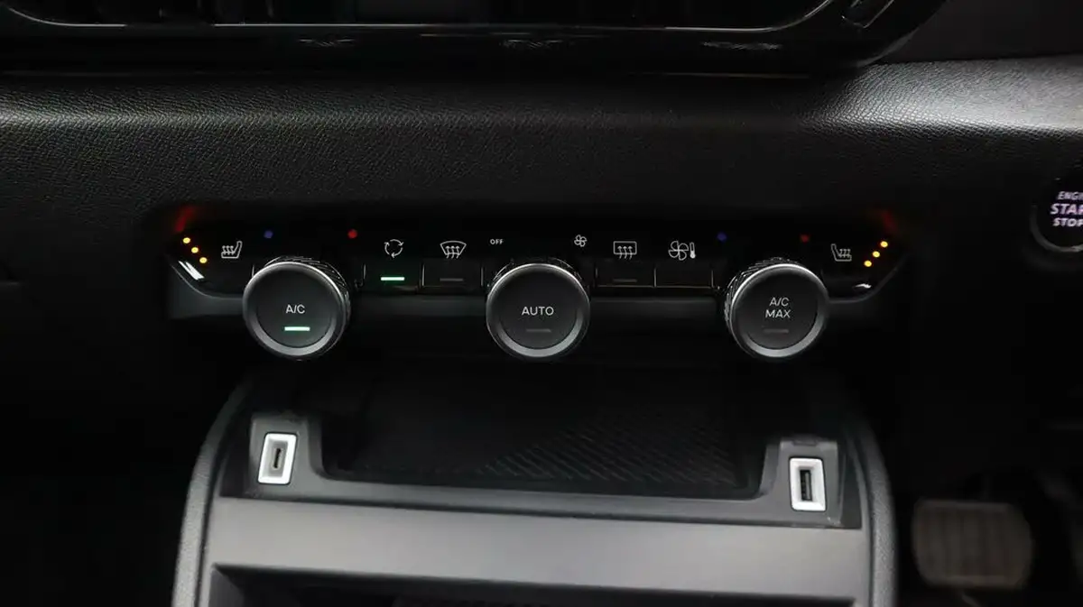 2023-citroen-c4-15bluehdi-shine-plus-big-12
