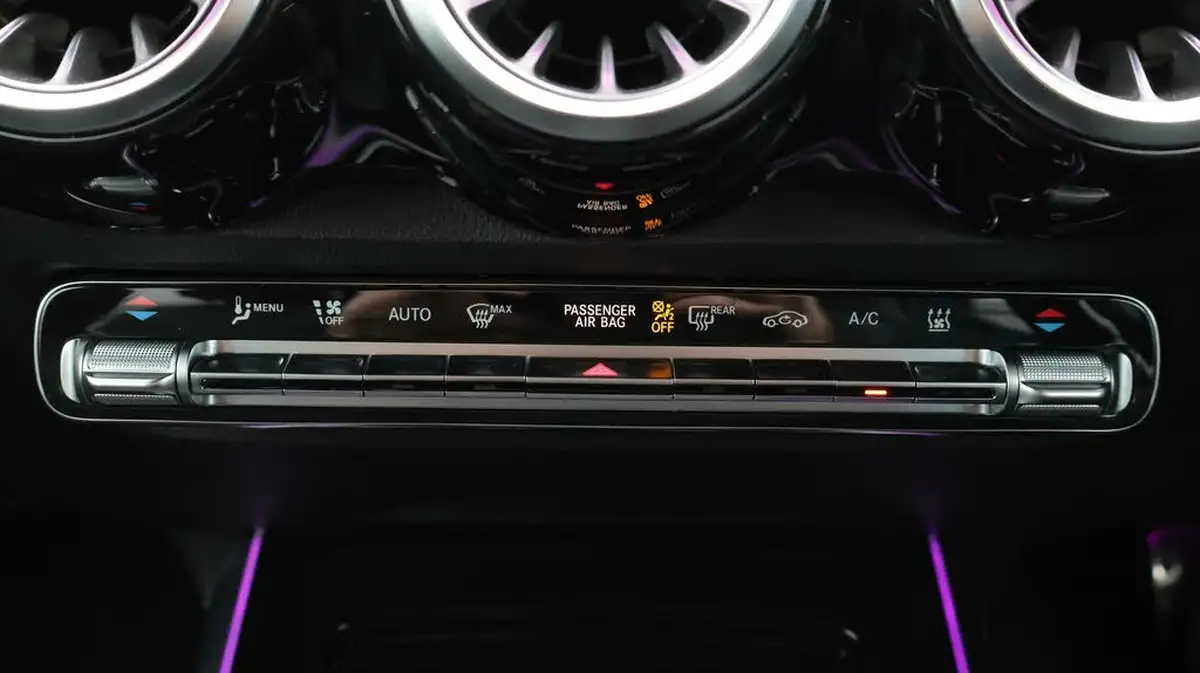 2023-mercedes-benz-eqb-e-350-amg-line-big-12