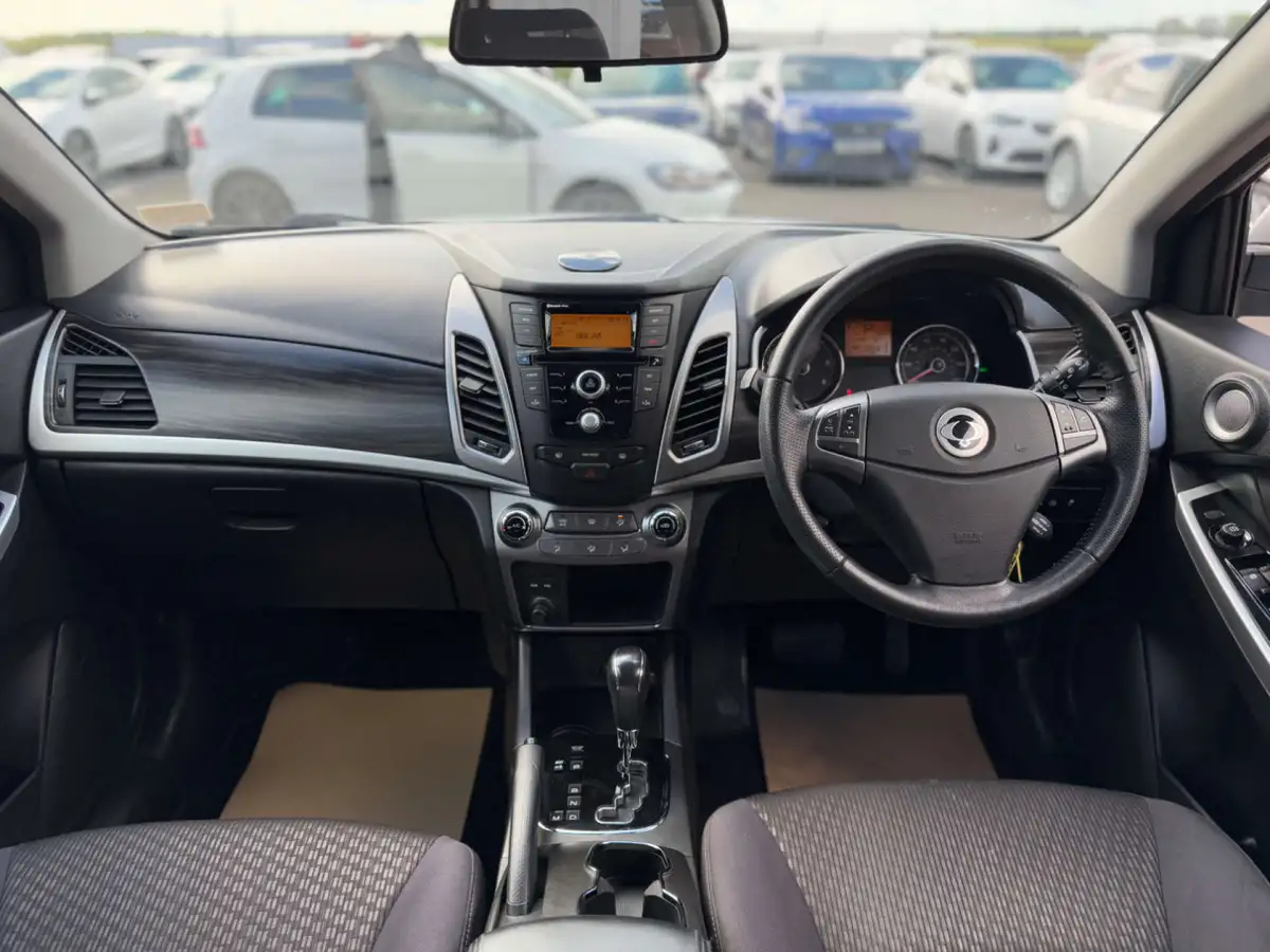 2015-ssangyong-korando-big-14