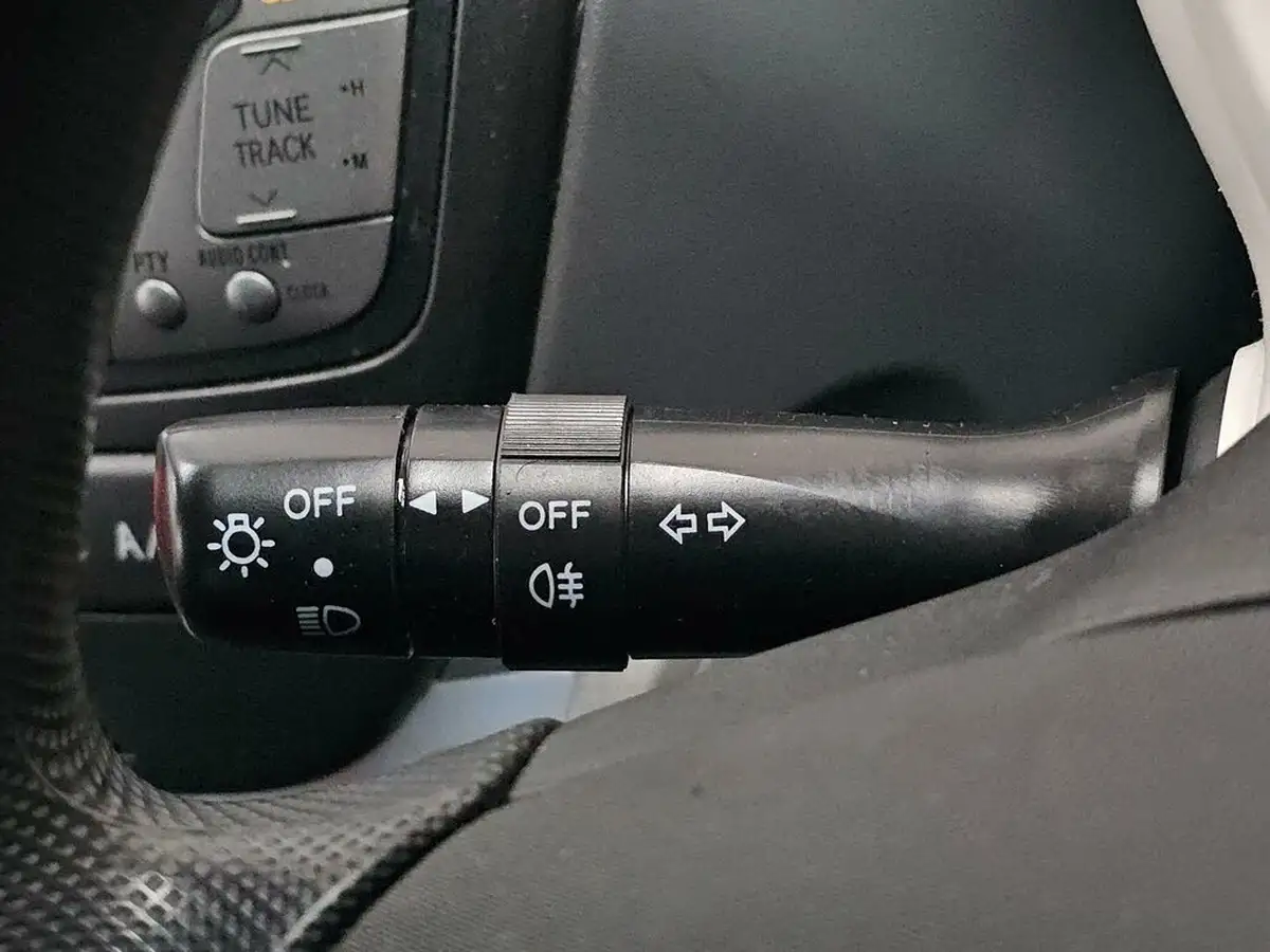 2012-peugeot-107-10-sportium-5d-big-38