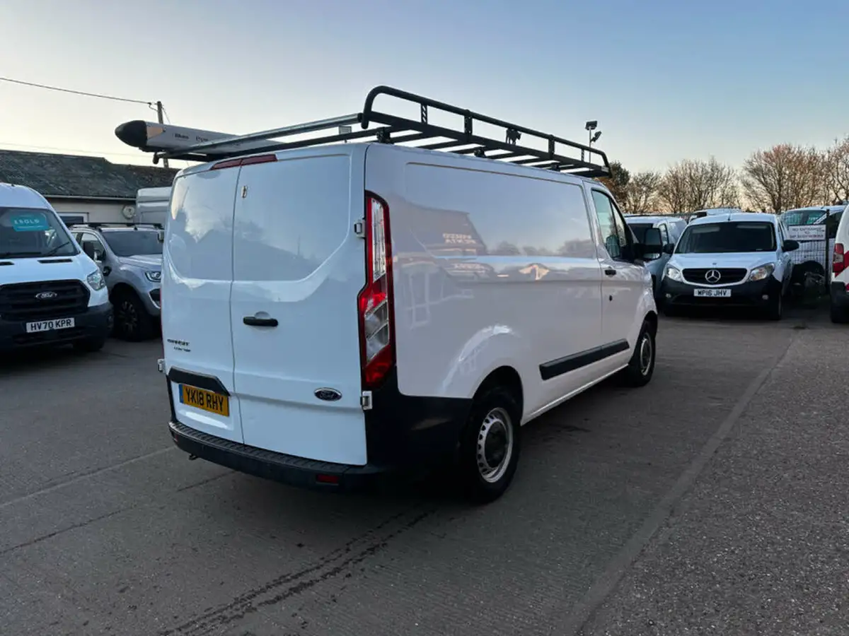 2018-ford-transit-custom-20tdci-290-l1h1-105pseu6-panel-van-big-9