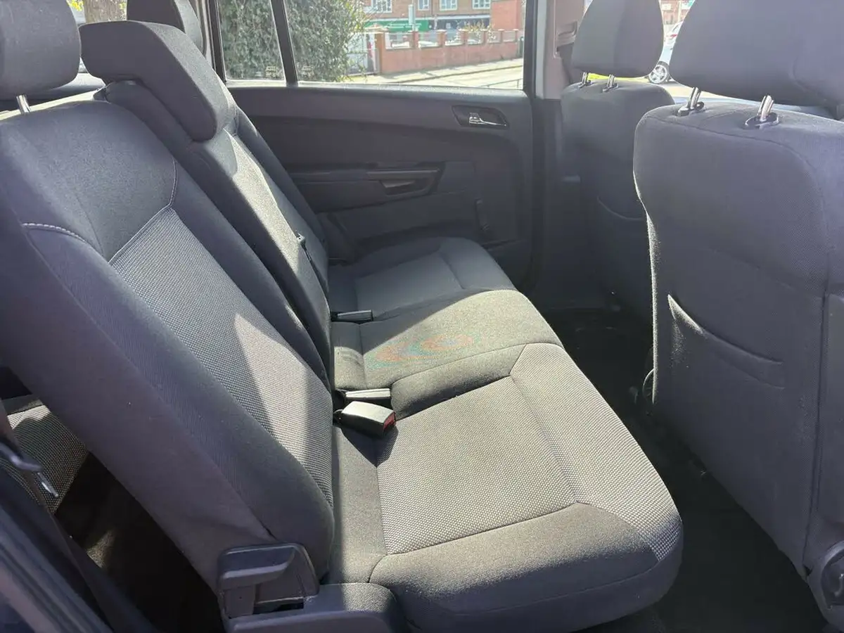 2012-vauxhall-zafira-16-exclusiv-big-10