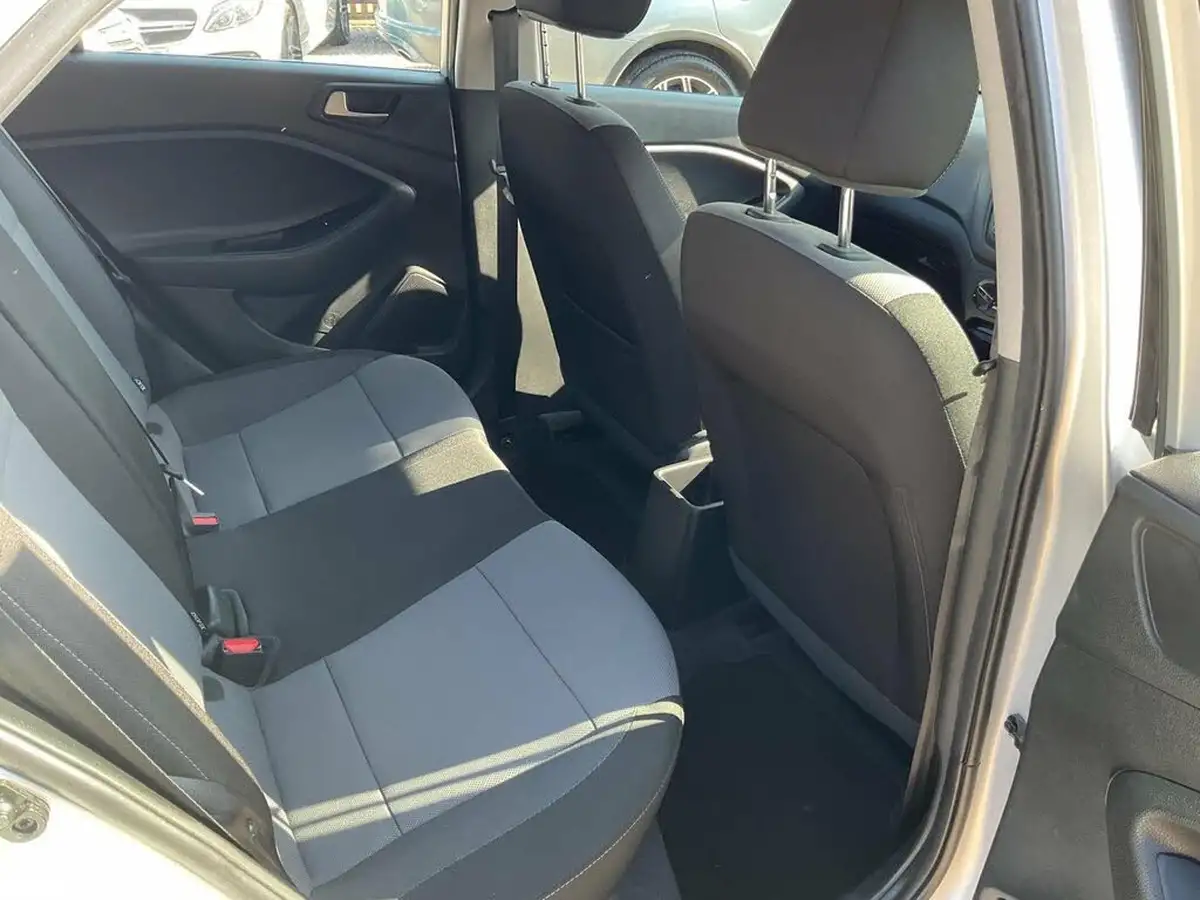 2018-hyundai-i20-12-se-hatchback-5d-big-10
