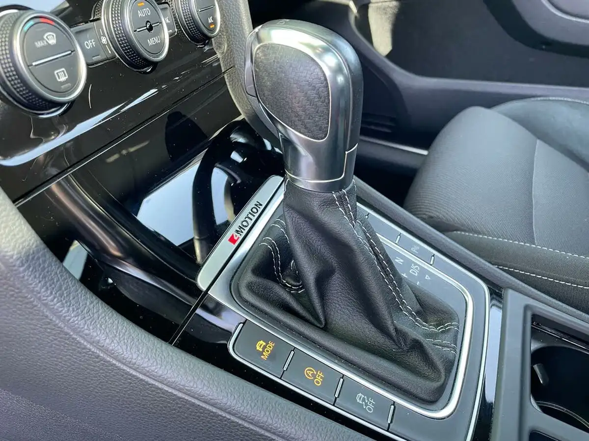 2019-volkswagen-golf-20-tsi-r-300ps-hatchback-5d-dsg-big-15