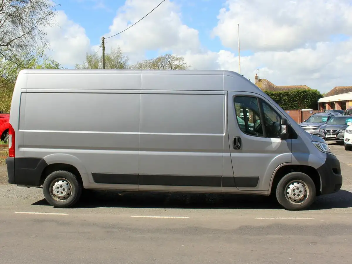 2022-citroen-relay-22bluehdi-35-l3h2-enterprise-panel-big-13
