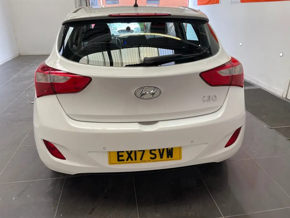 2017-hyundai-i30-16crdi-se-110ps-blue-drive-hatchback-big-8