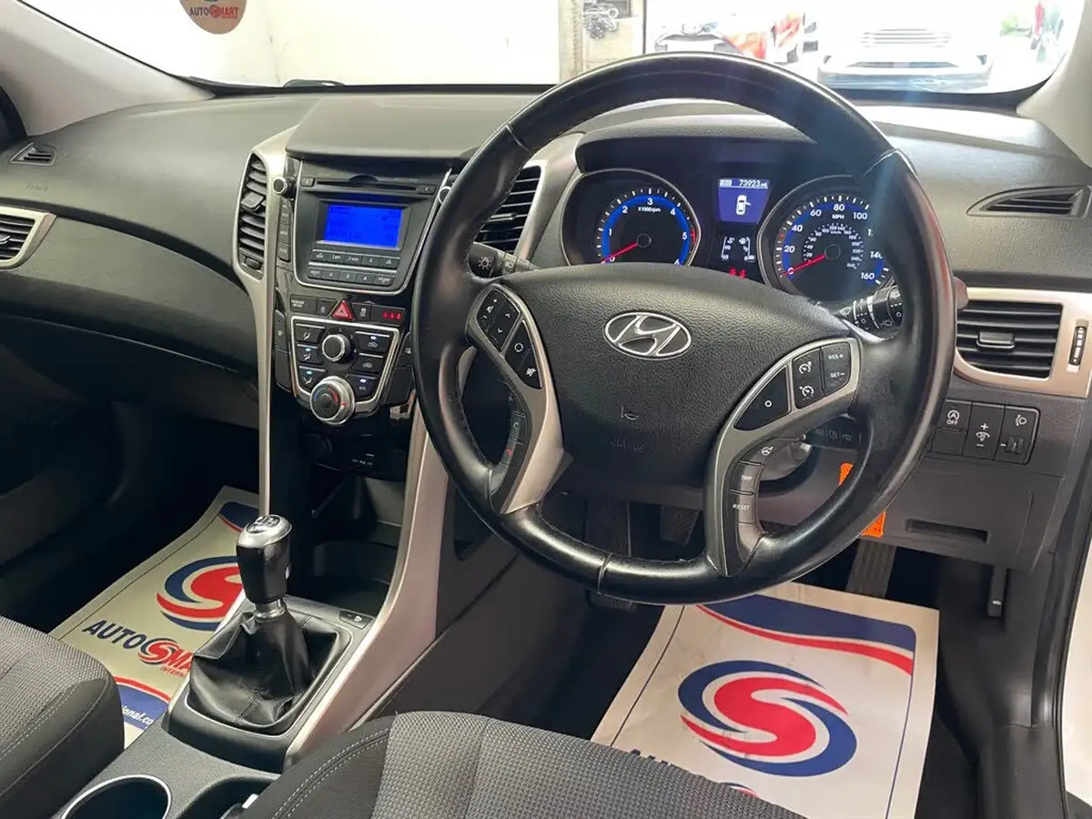 2017-hyundai-i30-16crdi-se-110ps-blue-drive-hatchback-big-12