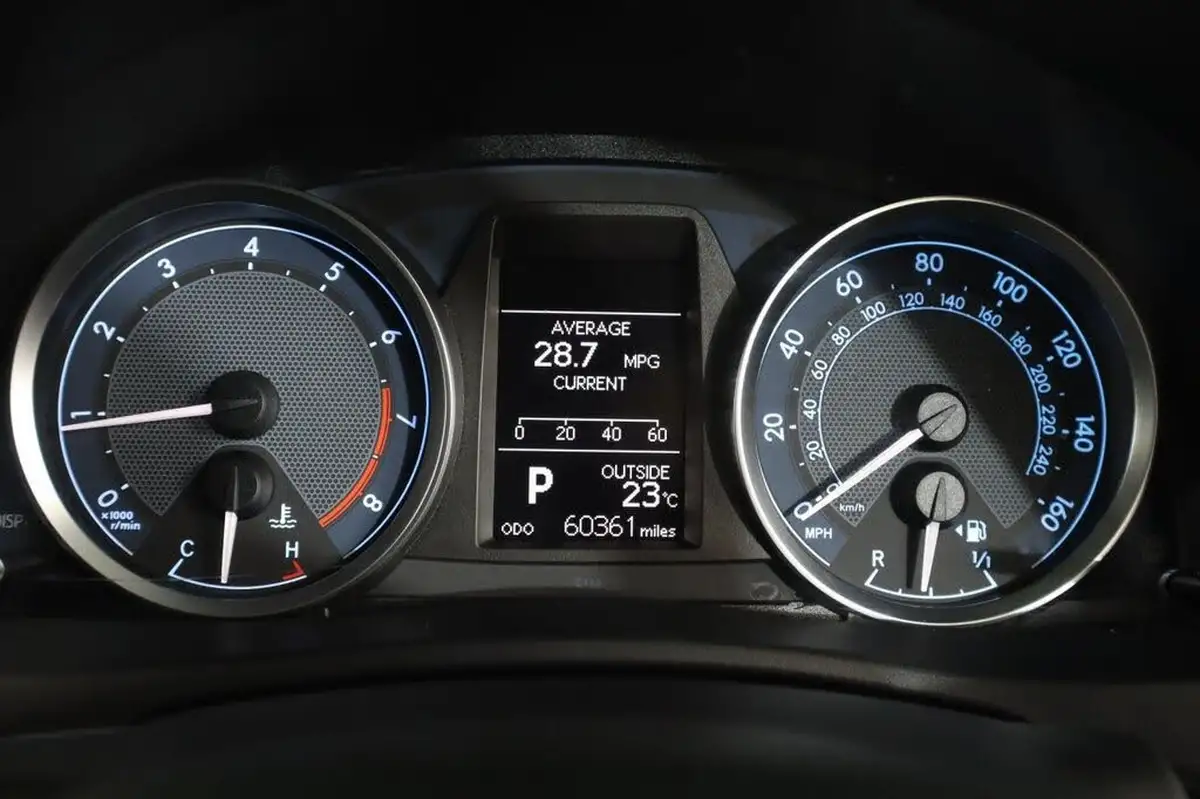 2014-toyota-auris-16-excel-hatchback-multidrive-s-big-19