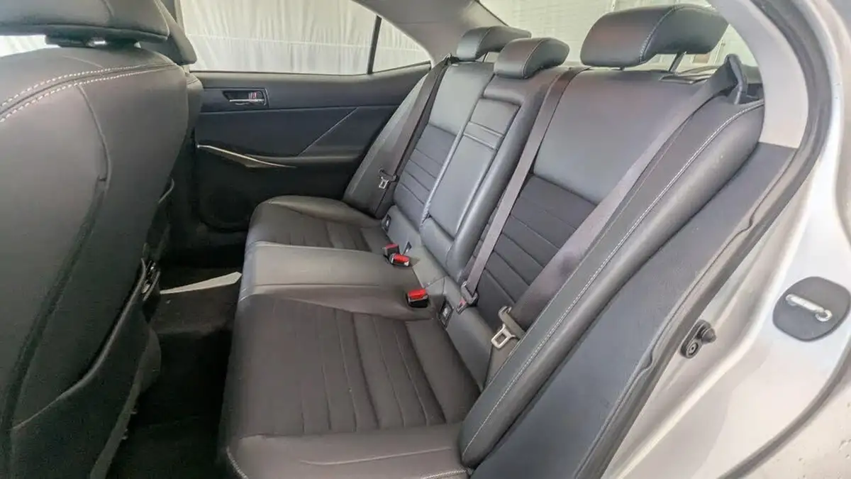 2013-lexus-is-300h-25-luxury-big-8
