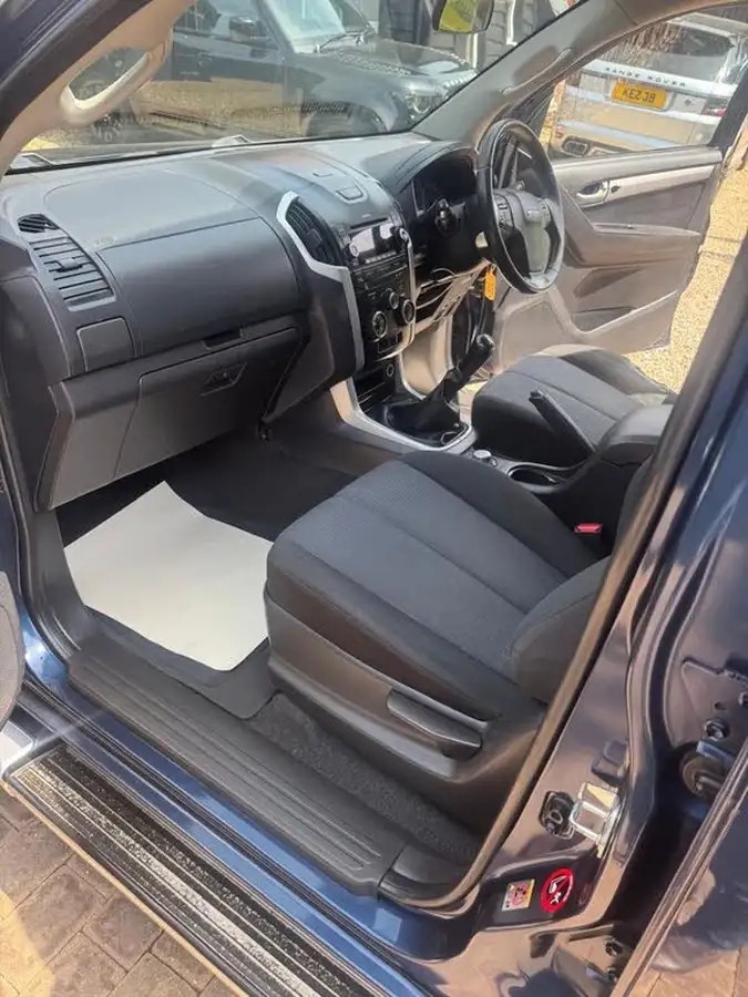 2015-isuzu-d-max-25td-yukon-double-pickup-big-9