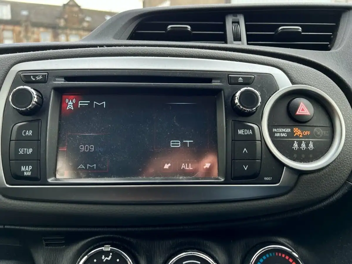 2013-toyota-yaris-133-tr-vvt-i-5d-big-12