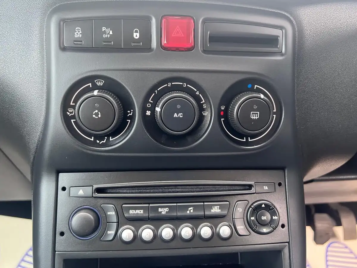 2016-citroen-c3-picasso-16bluehdi-edition-big-18