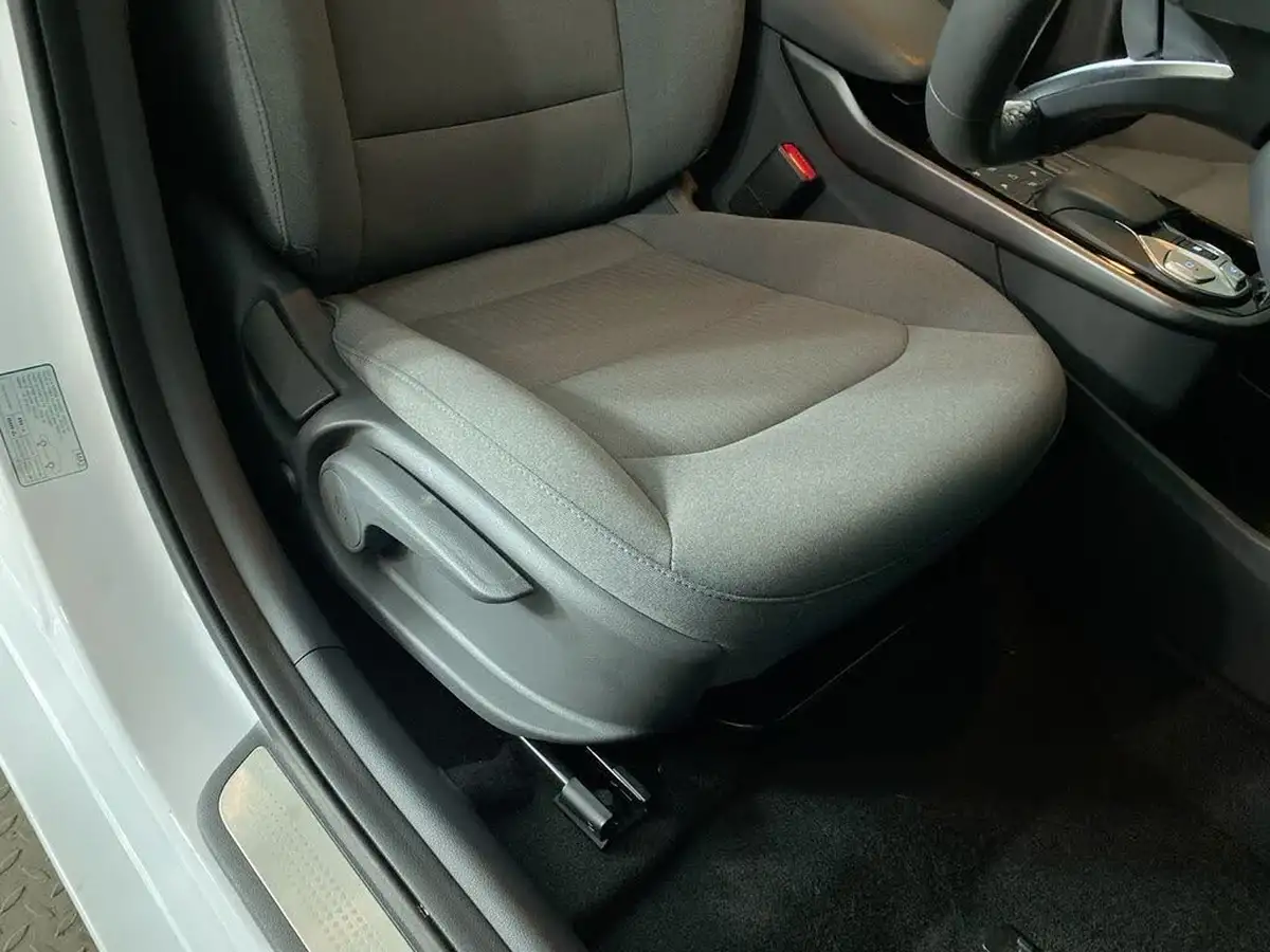 2022-hyundai-ioniq-e-premium-electric-big-25