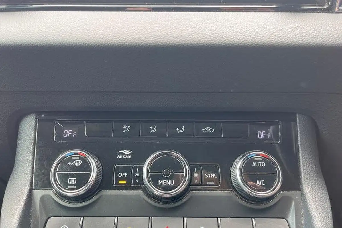 2020-skoda-karoq-15-tsi-se-technology-big-34