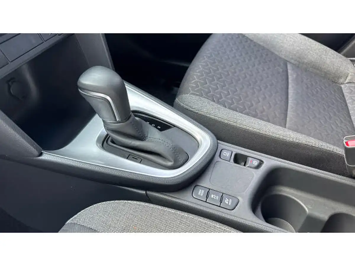 2023-toyota-yaris-cross-15-vvt-i-design-big-12