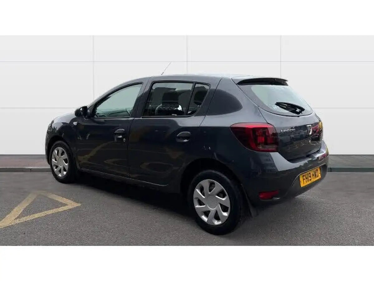 2019-dacia-sandero-10-sce-essential-big-1