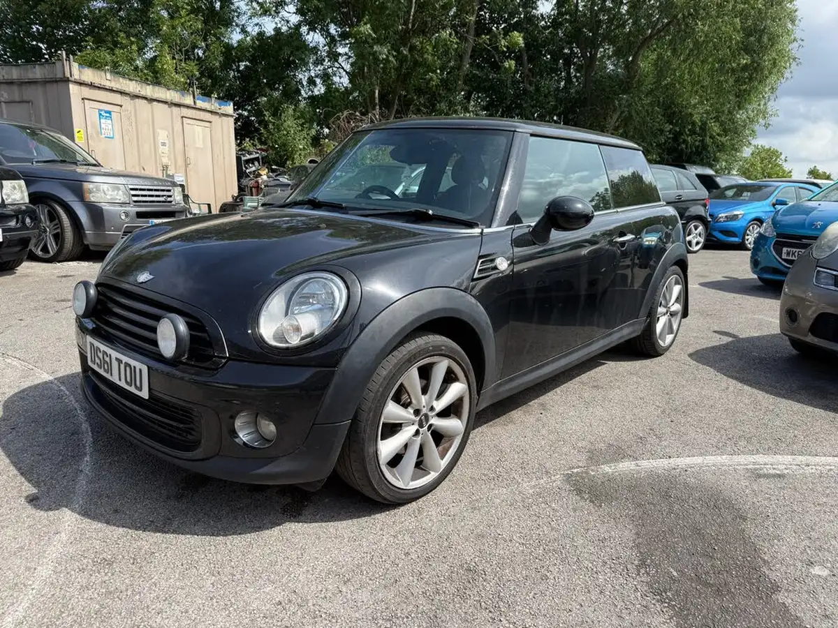 2011-mini-cooper-16td-cooper-d-avenue-hatchback-3d-1598cc-big-10
