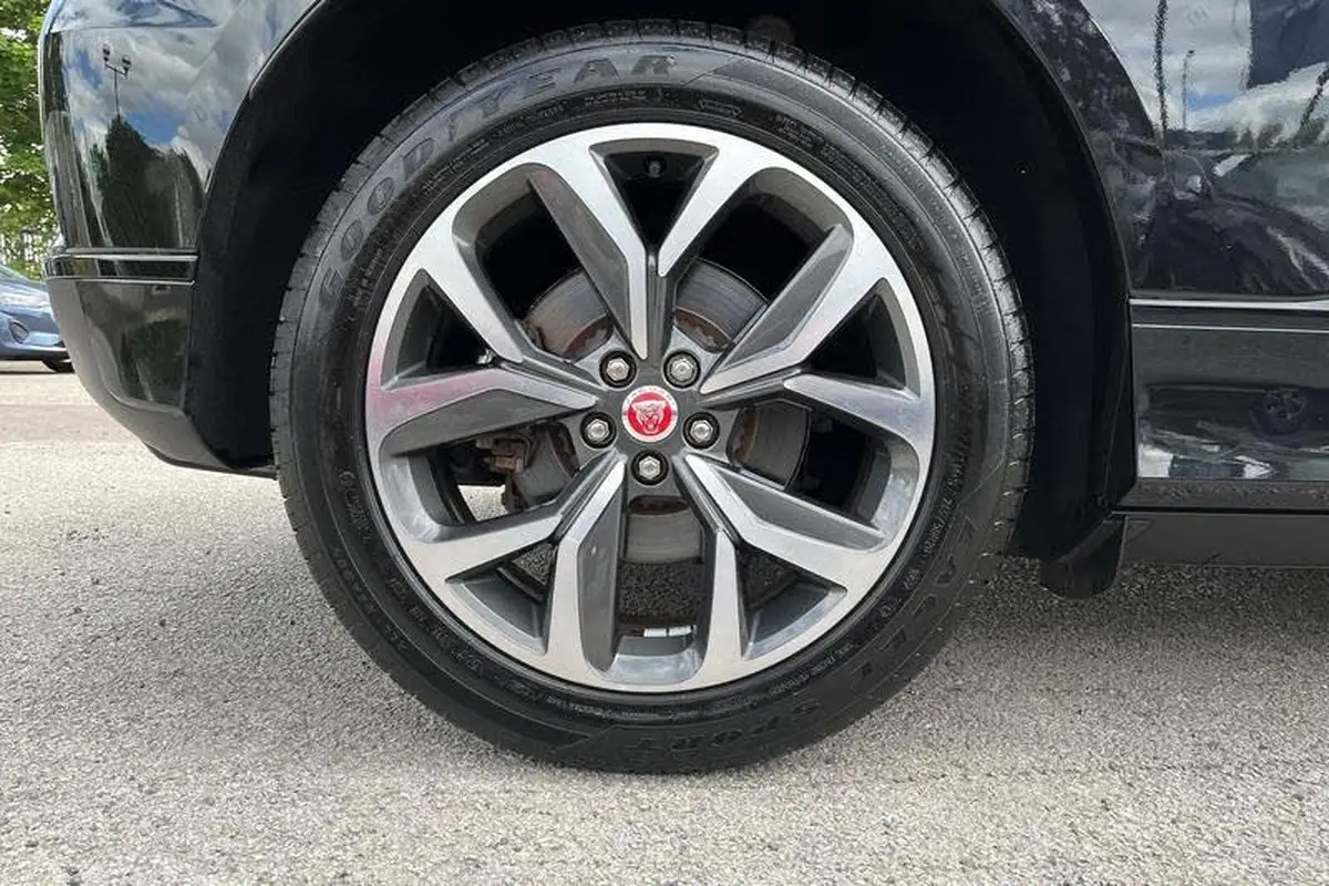 2022-jaguar-i-pace-ev400-hse-black-big-7