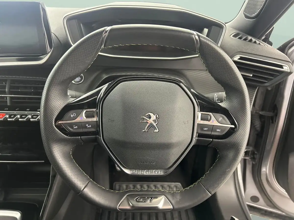 2022-peugeot-2008-suv-12-puretech-gt-big-2